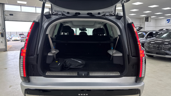 Hyundai IONIQ 9 314kW Calligraphy 110kWh 5dr AWD Auto Electric Estate - Image 4
